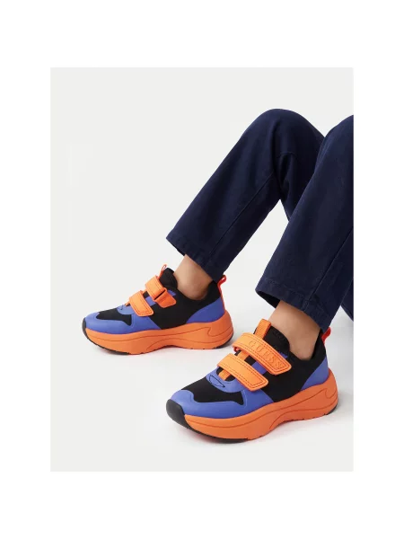 Sneakersy Guess Farebná