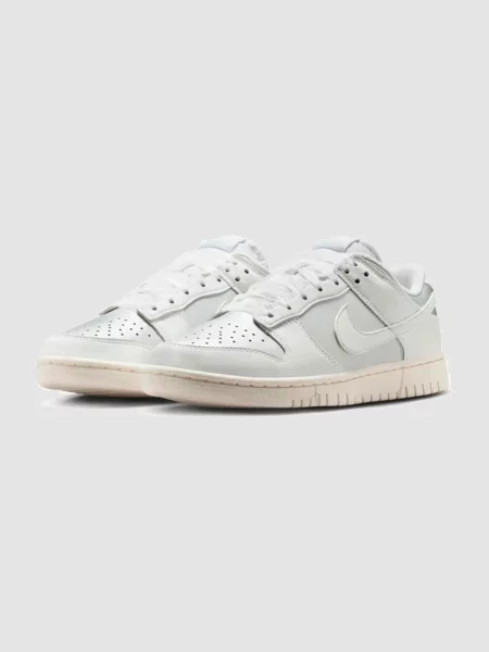 Кожаные кроссовки Nike Dunk белые