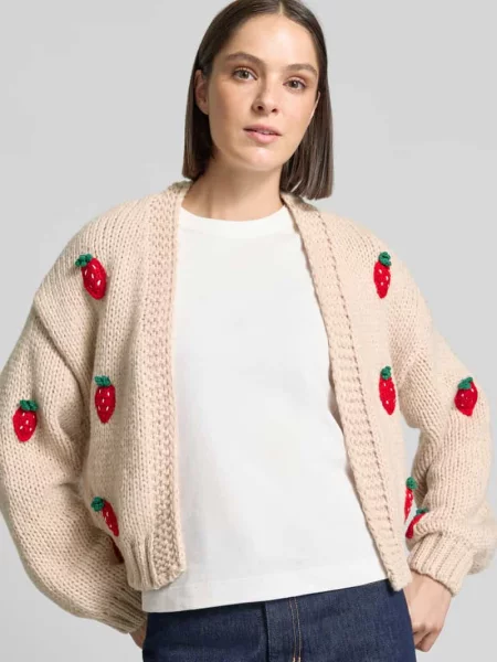 Kardigan rozpinany o kroju regular fit z haftem w truskawki Apricot