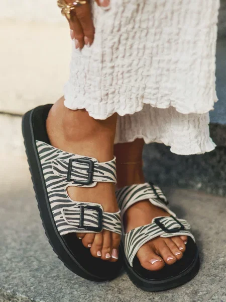 Semišové šľapky D.franklin čierna