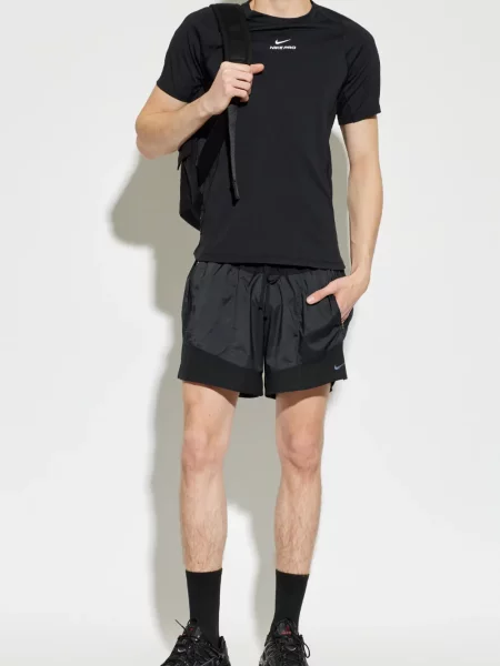 Pantaloni scurți Nike cu imagine cu cordon roz