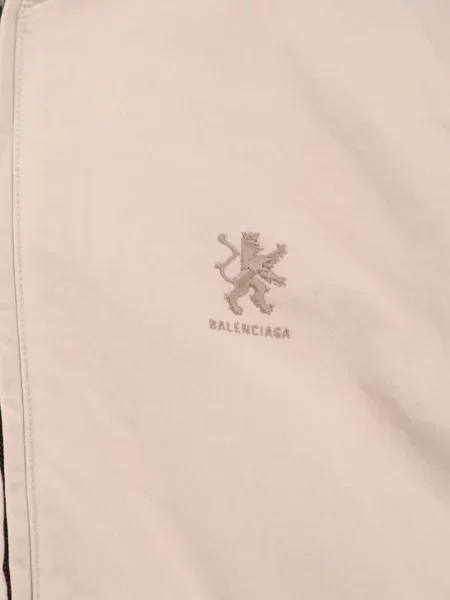 Geacă Balenciaga cu glugă