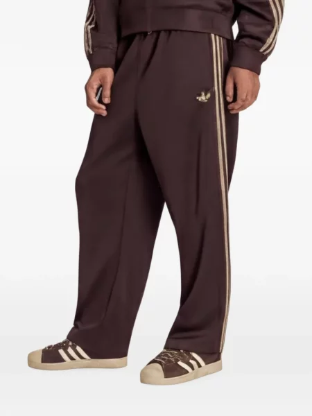 Pantaloni Adidas alergare cu broderie din satin negru
