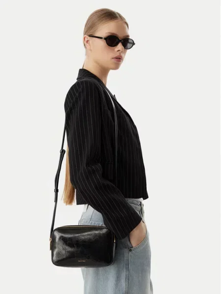 Calvin Klein Geantă Foil Logo Glossy  negru