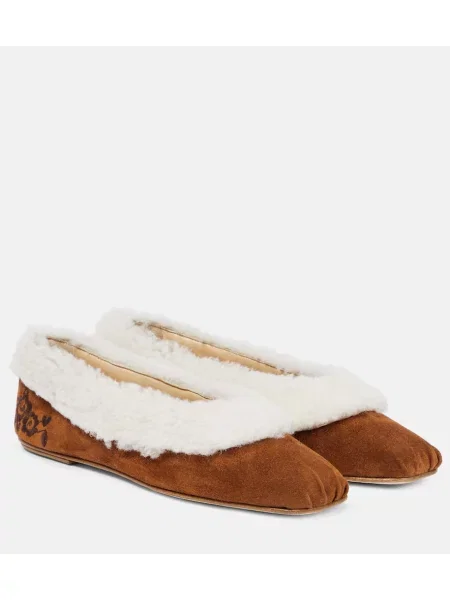 Balerinke Magda Butrym z vezenjem bež