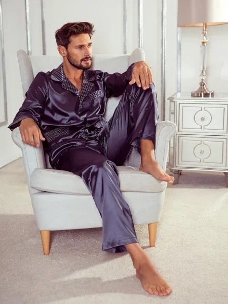 Pijamale De Lafense din satin negru