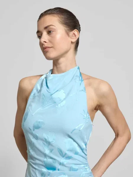 Sukienka maxi typu neckholder model della' Forever New błękitna
