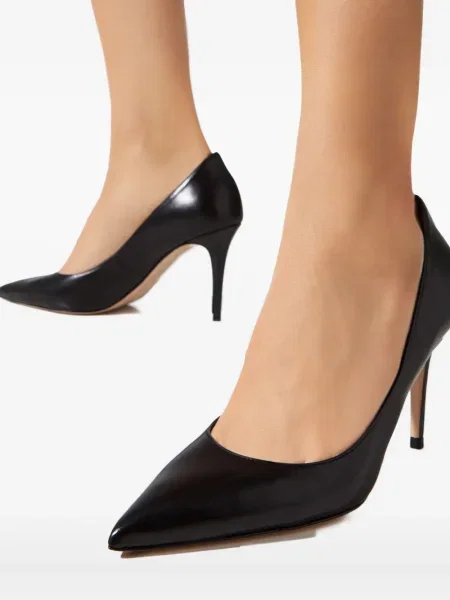 Pantofi cu toc Le Silla cu vârf ascuţit negru