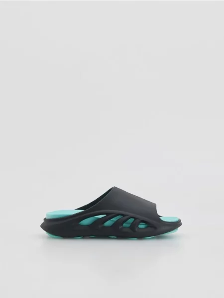 Шлепанцы Reserved черные