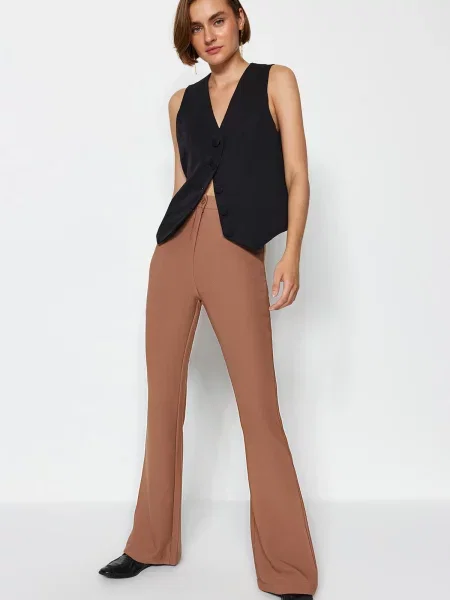 Pantaloni Trendyol evazate maro
