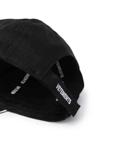 Siuvinėtas kepurė su snapeliu Vetements juoda