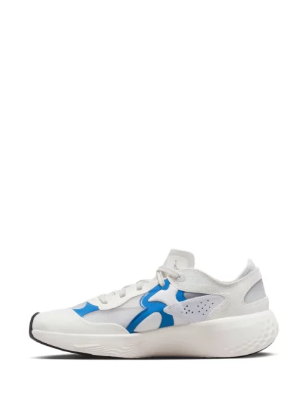 Sneakerși Jordan alb