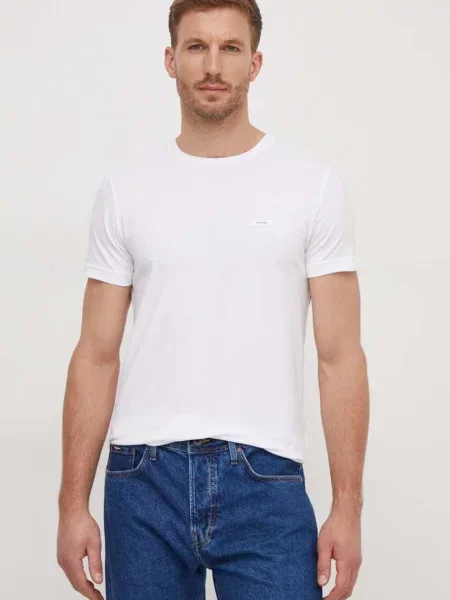 Тениска Calvin Klein с изчистен дизайн бяло
