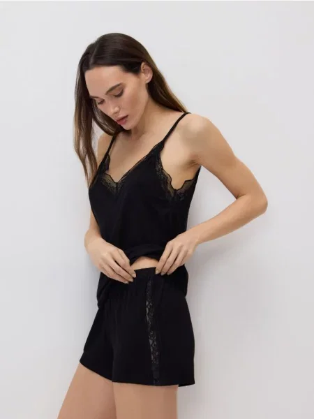 Reserved Pijama din două piese cu adaos de negru