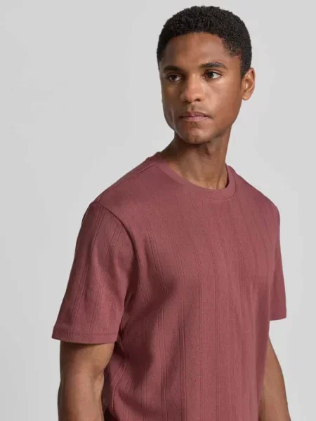 T-shirt o kroju regular fit z ażurowym haftem na całej powierzchni Jake*s Studio Men