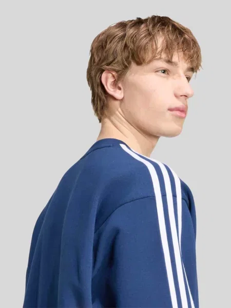Bluza o kroju regular fit z mieszanki bawełny Adidas Sportswear granatowa