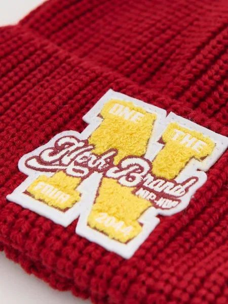 Шапка Reserved красная