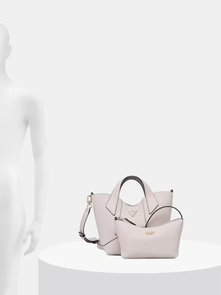 Кожаная сумочка Guess