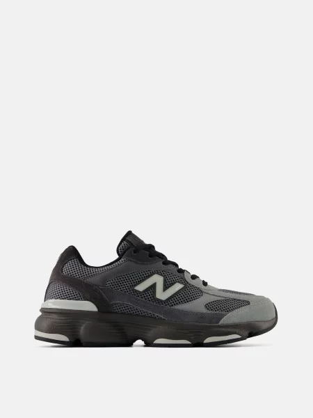 Замшевые повседневные кроссовки New Balance черные