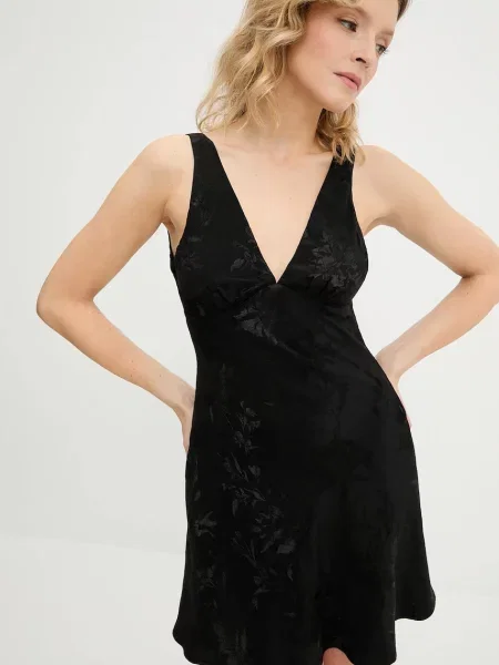 Haljina Answear Lab mini širi se prema dolje crna