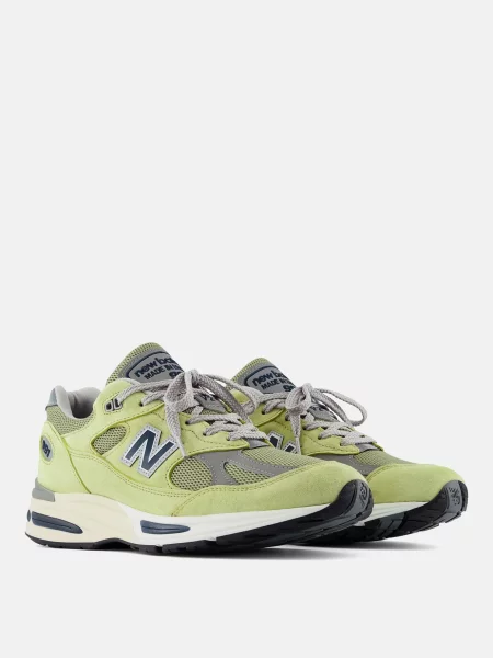 Замшевые кроссовки New Balance