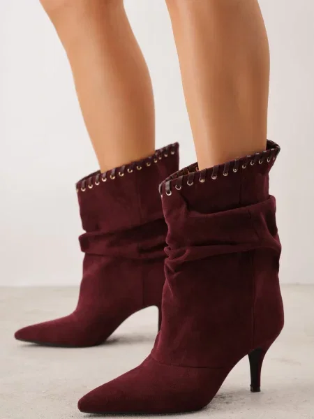 Botine Slouchy cu stiletto din imitație de piele întoarsă cu ochiuri metalice decorative Tallie Bordo