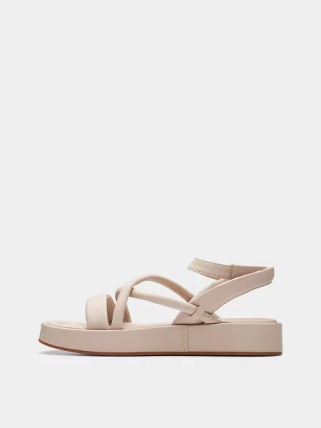 Кожаные босоножки Clarks бежевые