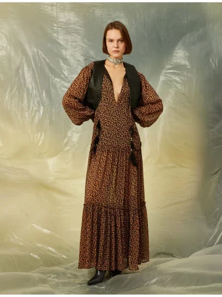 Sukienka maxi Koton w piórka z dekoltem w serek brązowa