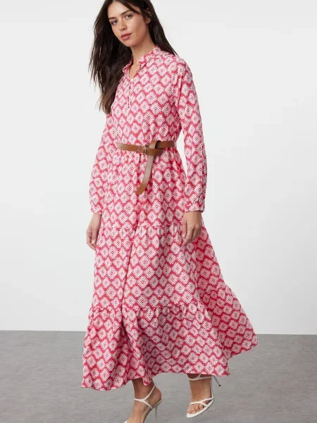 Rochie Trendyol cu model floral cu volane de costum fucsie