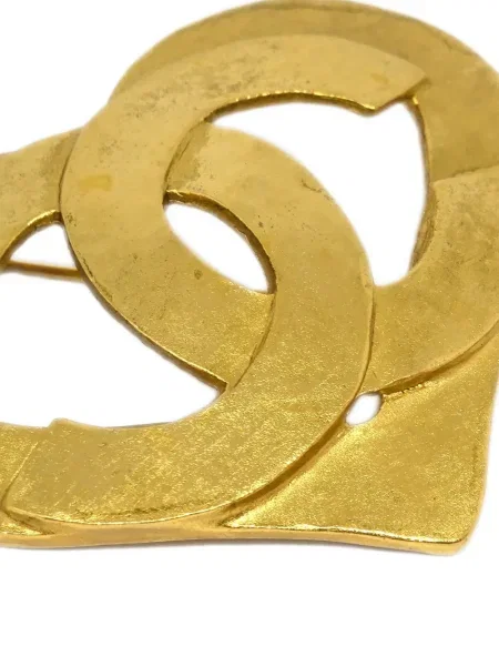 Brož Chanel Pre-owned se srdcovým vzorem zlatá
