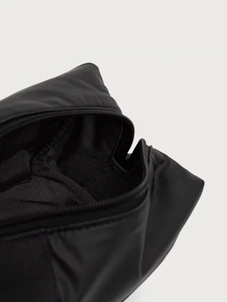 Calvin Klein Kosmetyczka Rubberized Dopp Kit czarny
