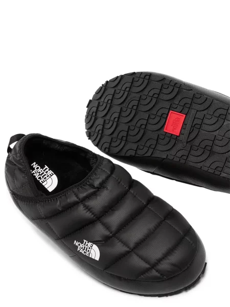 Kambarinės šlepetės The North Face izoliuoti juoda