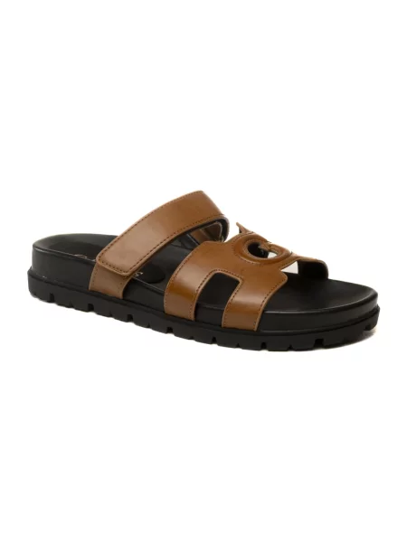 Klapki Guess brązowe