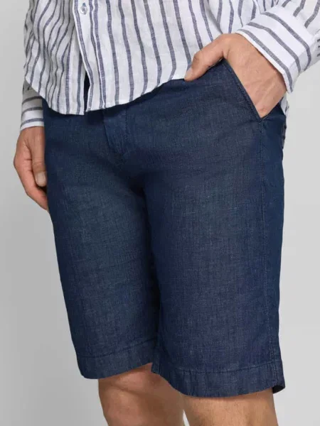 Bermudy o kroju regular fit w tkaninie stylizowanej na denim z lamowaną kieszenią Pierre Cardin granatowe