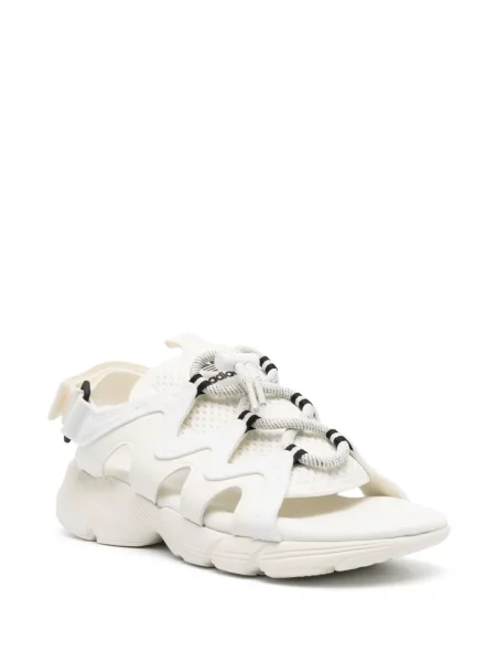 Koszulka Adidas zamszowa z niską talią z nadrukiem biała
