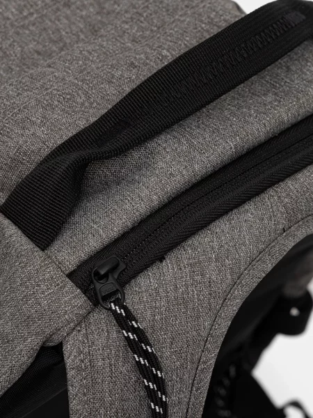 Большой рюкзак Eastpak с аппликацией серый