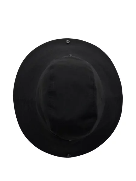 Căciulă Burberry în carouri negru