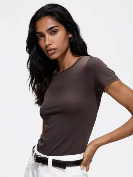 Reserved Tricou slim fit maro