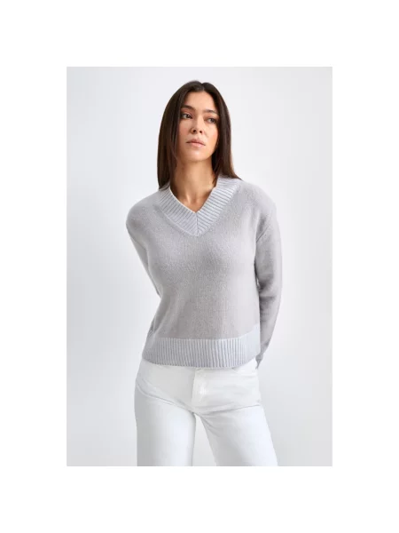Sweter Cloeys z dekoltem w serek beżowy