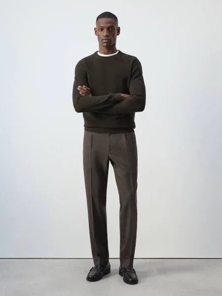 Sweter z cienkiej prążkowanej dzianiny czekoladowy Mężczyzna XXL MANGO MAN