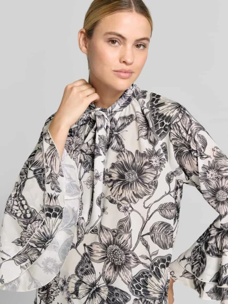Bluzka o kroju regular fit z ozdobną kokardą Monari