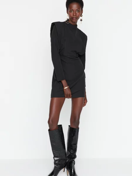 Rochie Trendyol cu guler înalt negru