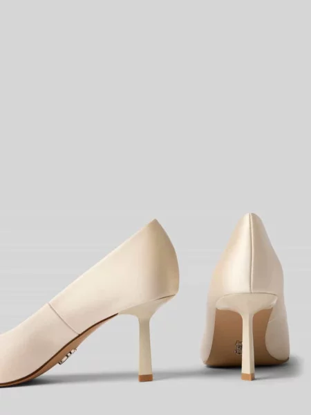 Czółenka o spiczastym kroju model ‘Vivion’ Steve Madden biała