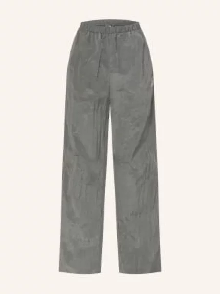 New Balance Spodnie Dresowe grau