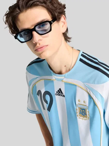 Krój regular fit t-shirt trykot model ARGENTINIEN MESSI' Adidas Sportswear biała