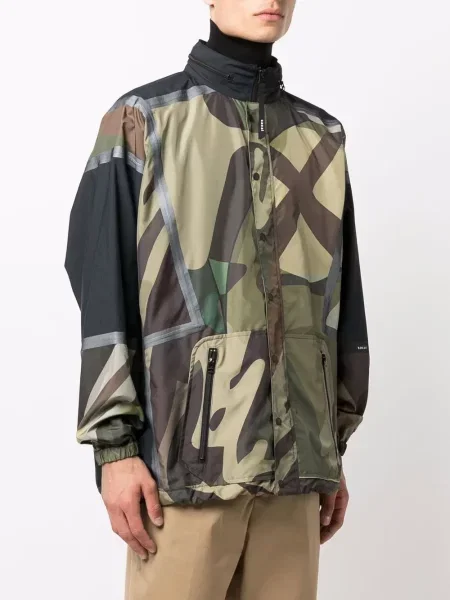 Geacă de vânt Sacai cu imagine cu model camuflaj verde