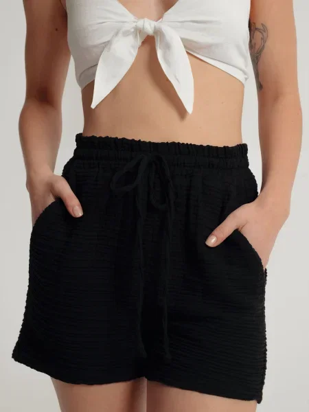 A LOT LESS Pantaloni Cami' negru