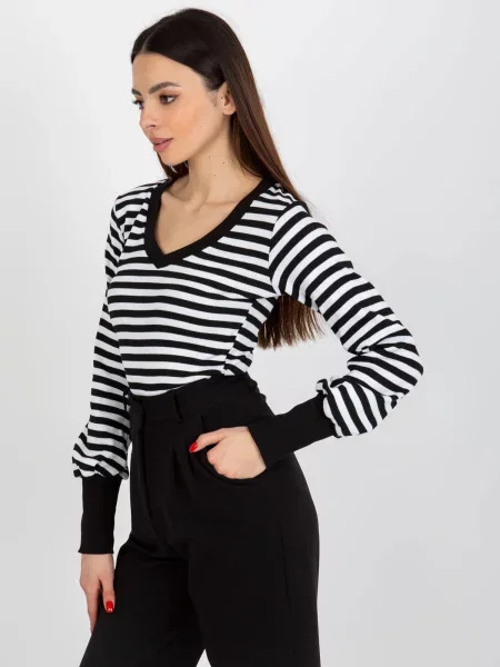 Bluză Fashionhunters cu decolteu în V alb