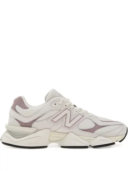 Semišový sportovní top New Balance s výšivkou s kapucí černý