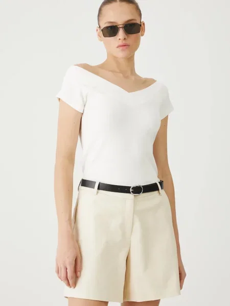 Medicine szorty gładkie medium waist beżowy